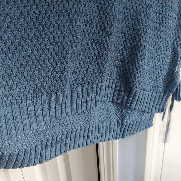 Universal Thread Blue V Neck Crochet Sweater M - Picture 12 of 13